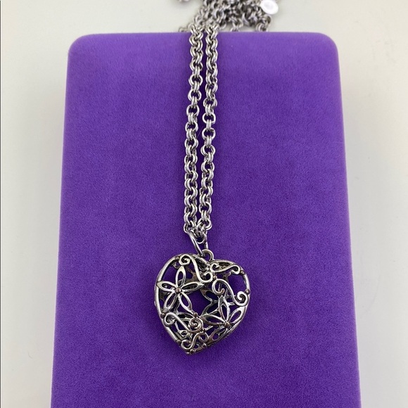 💛 Elegant AVON Silver Heart Pendant Necklace - Picture 1 of 4